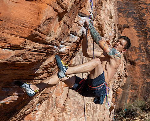 Climbing picture of MAXIM athlete Justin Salas