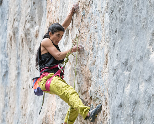 Climbing picture of MAXIM athlete Maria Fernanda Rodriguez Galvan